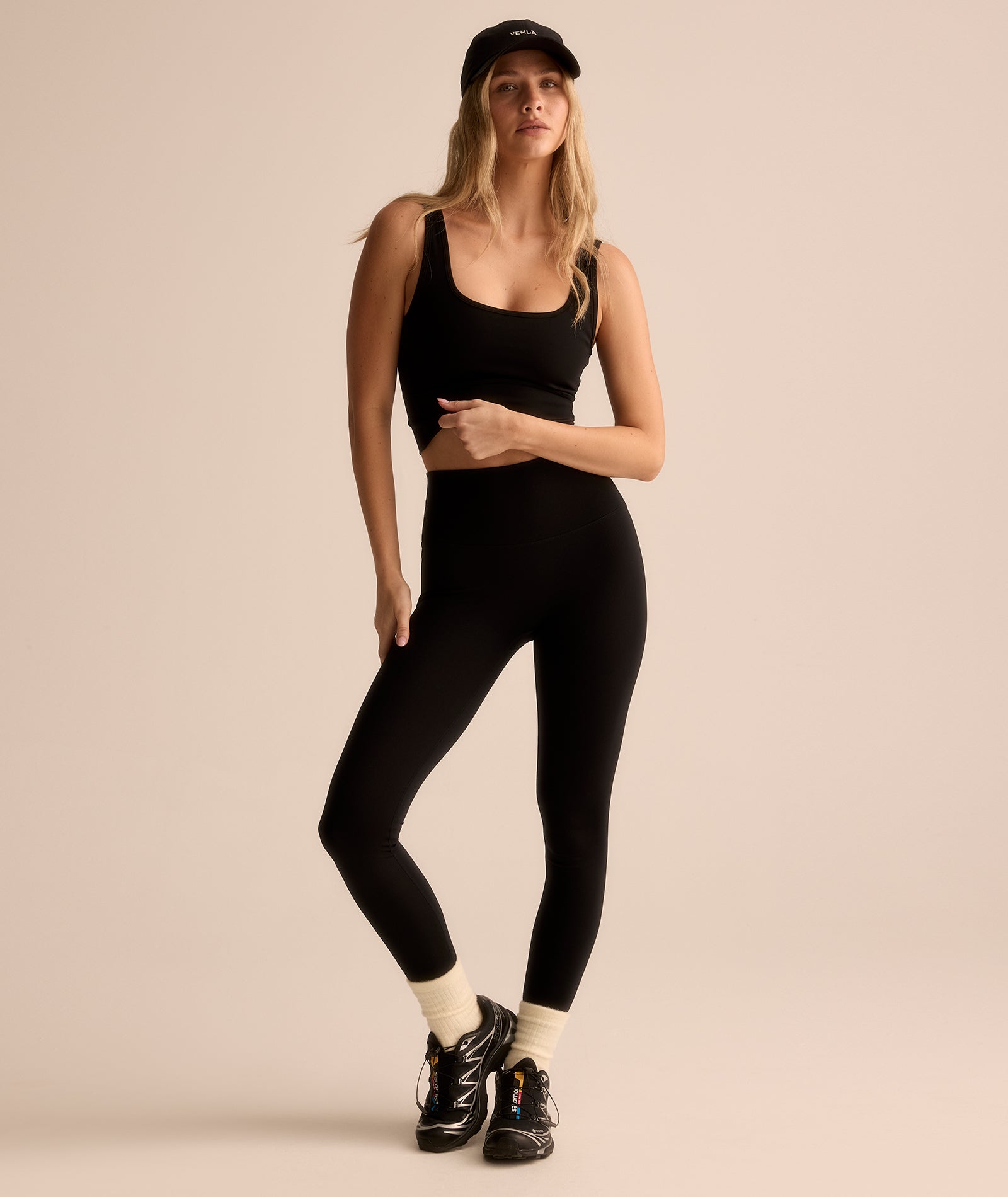 CROPPED TANK - BLACK - tjuso