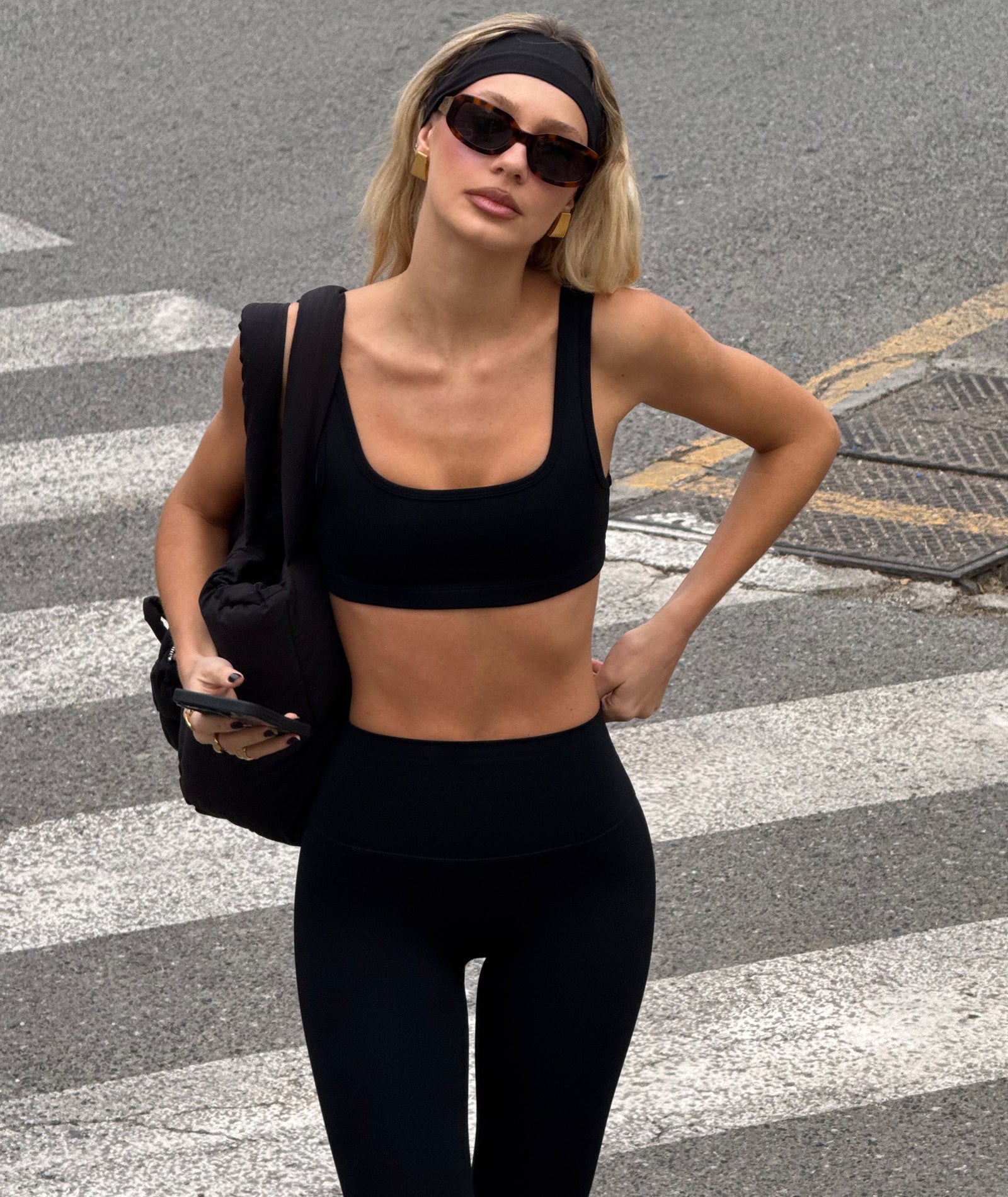 SPORTS BRA - BLACK - tjuso