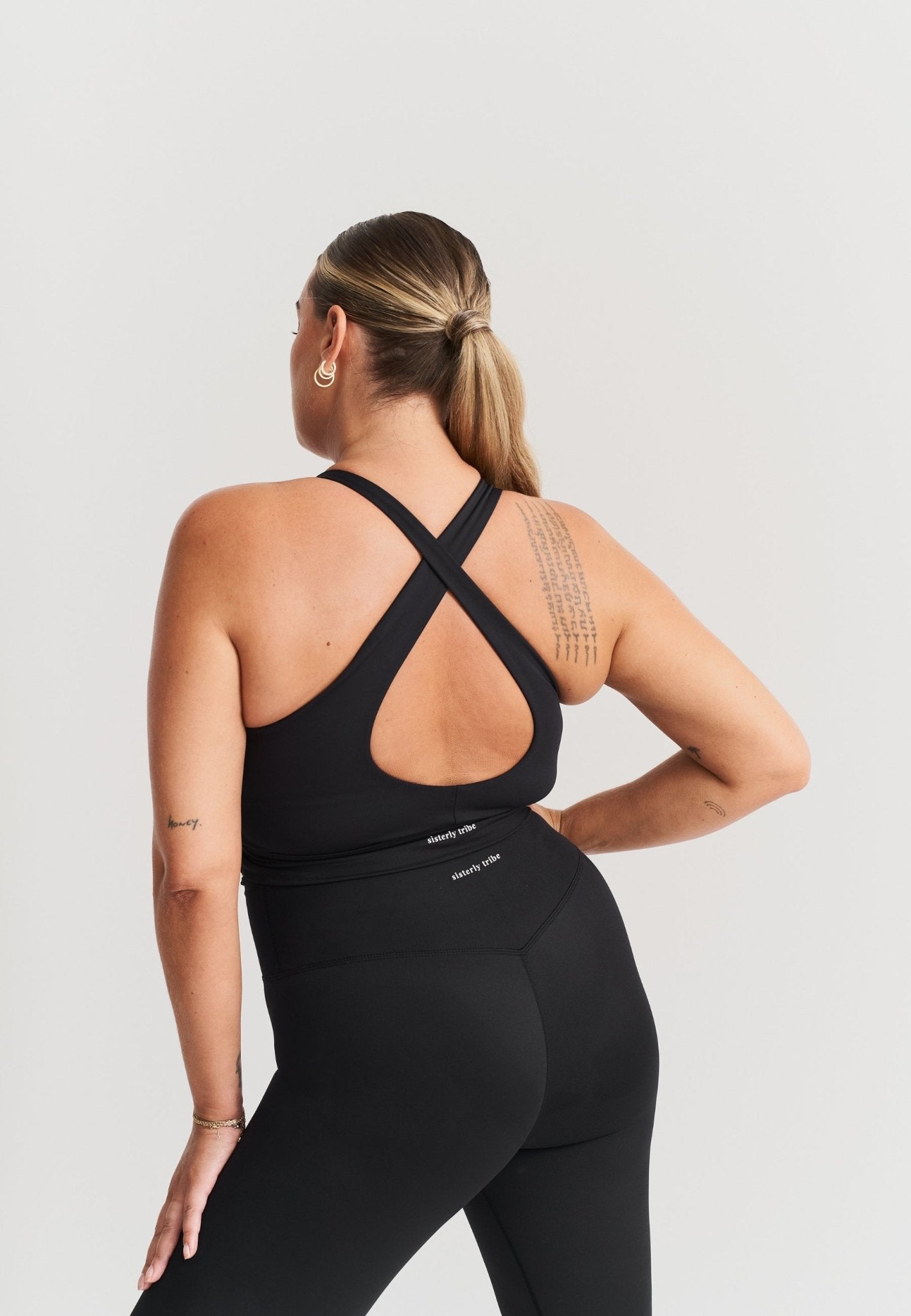 V - neck Cross Back Bra - Black - tjuso