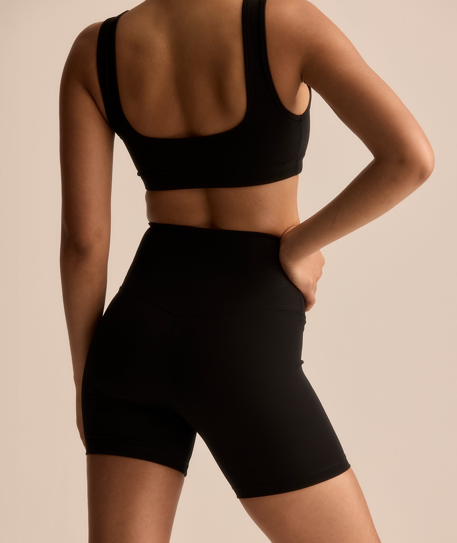 SPORTS BRA - BLACK - tjuso